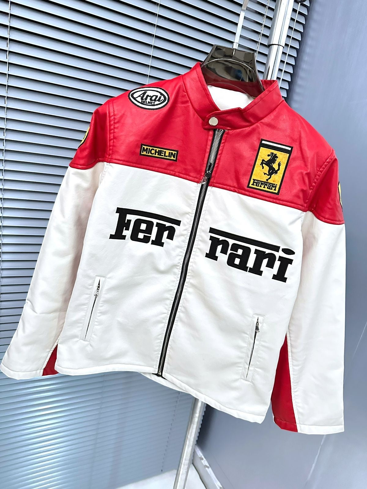 FERRARI RACING WHITE LEATHER
JACKET -
PREMIUM F1
MOTORSPORT OUTERWEAR